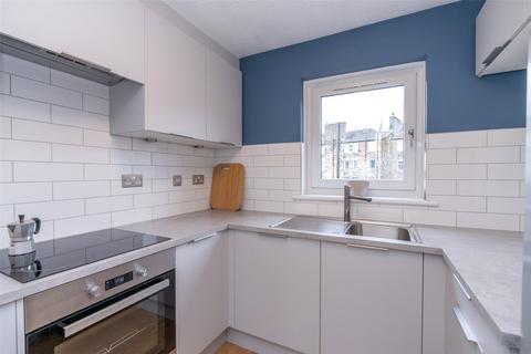 11/3 Murano Place, Edinburgh, EH7 5HH