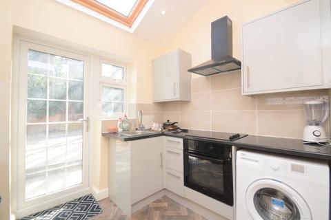 1 bedroom in a house share to rent - Piedmont Road, London, SE18 1TB