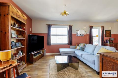 Flat 6, Hampton Court, 2 Hyde Close, Romford, RM1 4WF