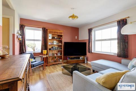 Flat 6, Hampton Court, 2 Hyde Close, Romford, RM1 4WF
