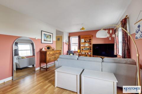 Flat 6, Hampton Court, 2 Hyde Close, Romford, RM1 4WF