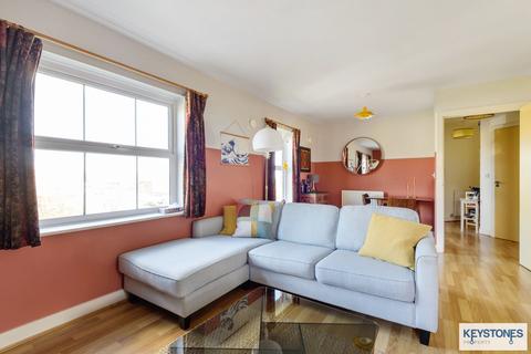 Flat 6, Hampton Court, 2 Hyde Close, Romford, RM1 4WF