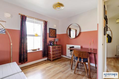 Flat 6, Hampton Court, 2 Hyde Close, Romford, RM1 4WF