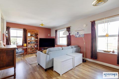 Flat 6, Hampton Court, 2 Hyde Close, Romford, RM1 4WF