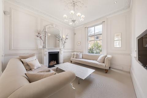 3 bedroom flat to rent, Stafford Terrace, Kensington, London