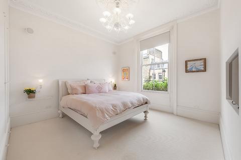 3 bedroom flat to rent, Stafford Terrace, Kensington, London