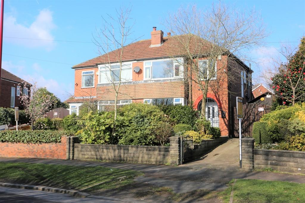 Middleton Park Circus, Middleton 3 bed semidetached house £274,950