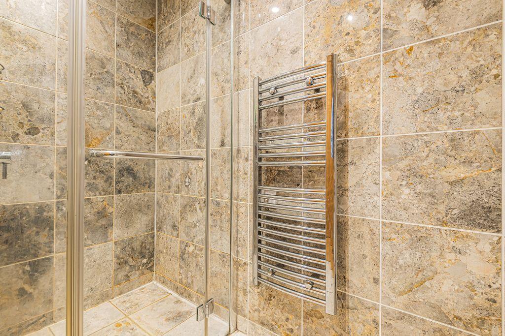 Ensuite to Bed 1
