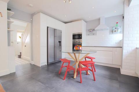 4 Hill Rise, London, NW11 6NA