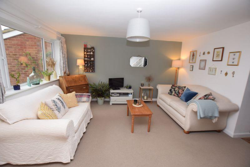 Greenfields Avenue, Alton 3 bed terraced house £350,000