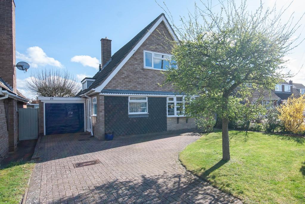 Drive, Woodlands Estate, Rugby, CV22 3 bed detached house