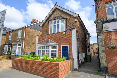 Molesey Road, Hersham