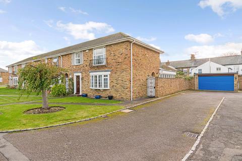 3 bedroom terraced house to rent, West Common Close, Gerrards Cross, Buckinghamshire