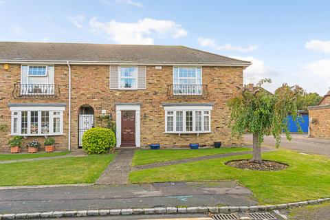 3 bedroom terraced house to rent, West Common Close, Gerrards Cross, Buckinghamshire