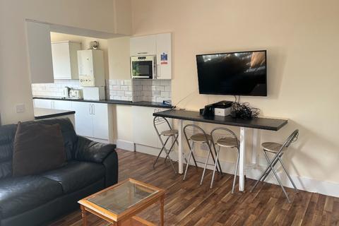 5 bedroom flat to rent, King Street, Old Aberdeen, Aberdeen, AB24