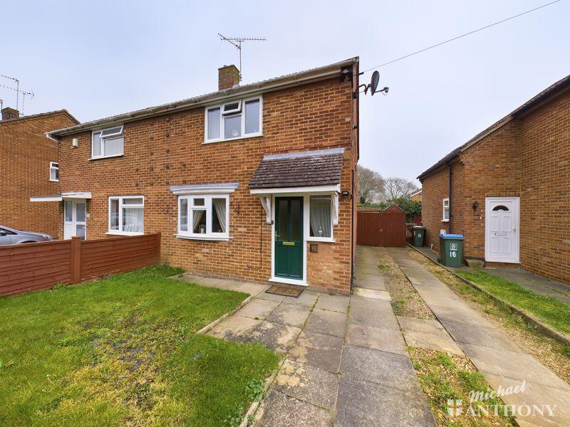 Meadowcroft, Aylesbury 3 bed semidetached house £335,000