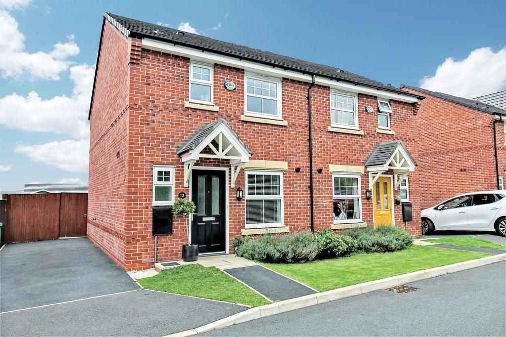 Dairy House Close, Rochdale, OL16 3 bed semidetached house £215,000