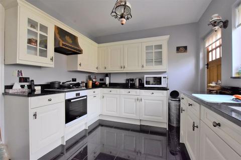 8 Manor Park Drive, Harrow, HA2 6HS