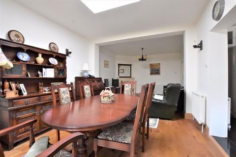 8 Manor Park Drive, Harrow, HA2 6HS