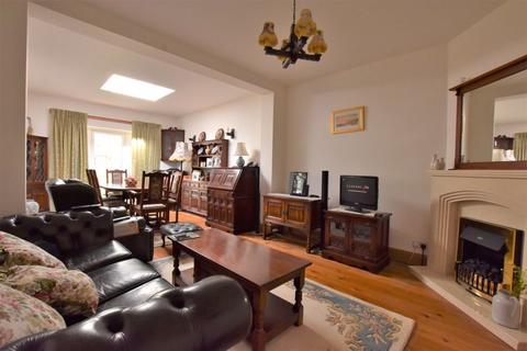 8 Manor Park Drive, Harrow, HA2 6HS