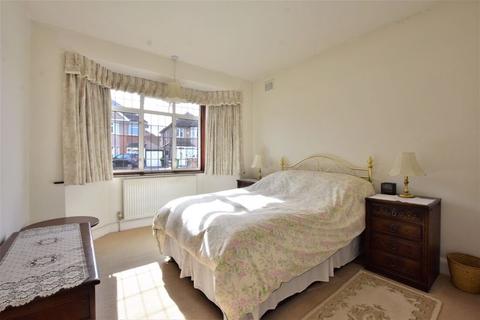 8 Manor Park Drive, Harrow, HA2 6HS
