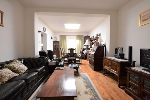 8 Manor Park Drive, Harrow, HA2 6HS