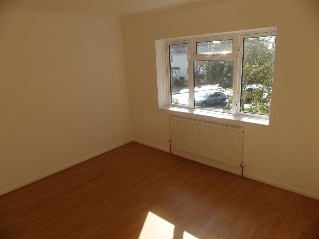 Burnside Road Dagenham 3 bed house £1,700 pcm (£392 pw)