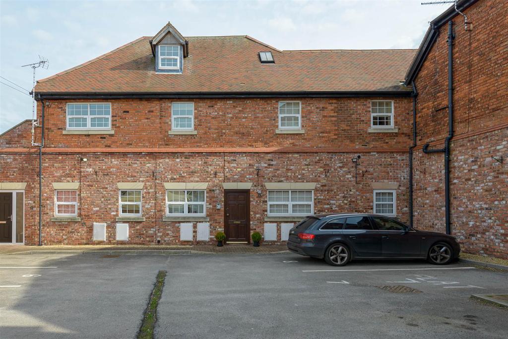 Kensington Court, Nantwich 2 bed apartment £134,950