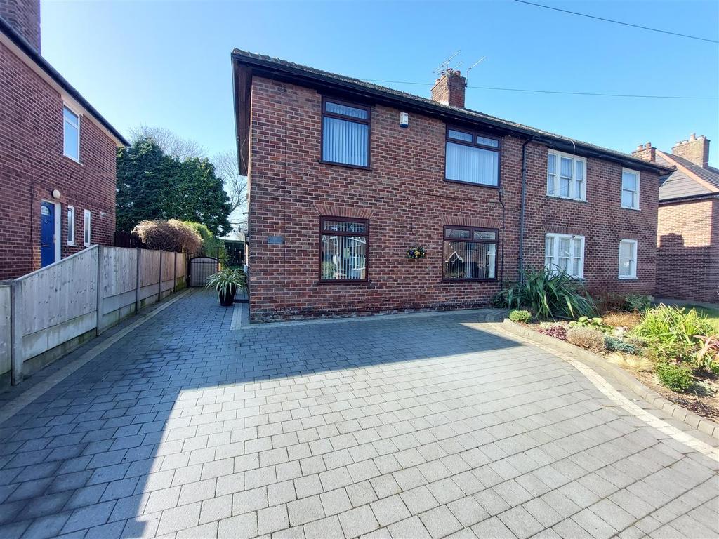 The Avenue, Eccleston, St Helens, WA10 5 3 bed semidetached house £