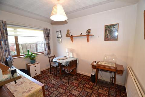12 Upper Lane, Gomersal, Cleckheaton, BD19 4JD