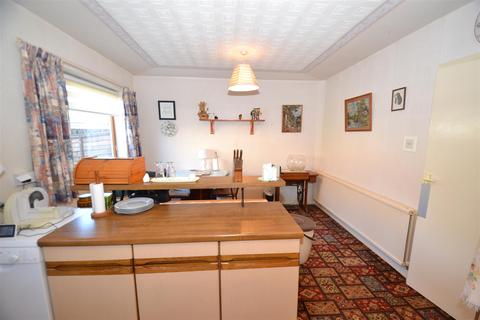 12 Upper Lane, Gomersal, Cleckheaton, BD19 4JD