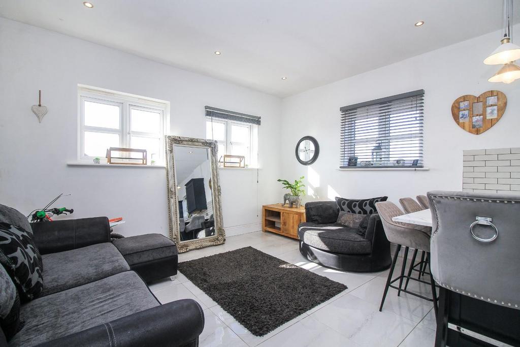 Dukesfield, Shiremoor, Newcastle Upon... 2 bed flat £118,000