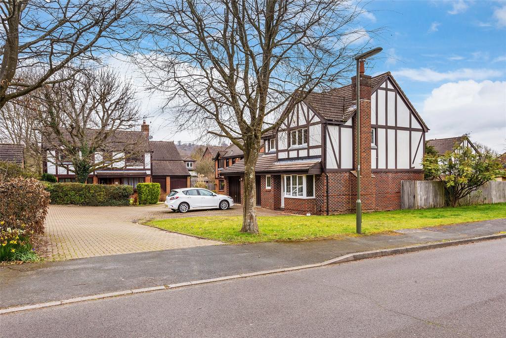 Wildcroft Drive, North Holmwood, Dorking, Surrey, RH5 4 bed detached