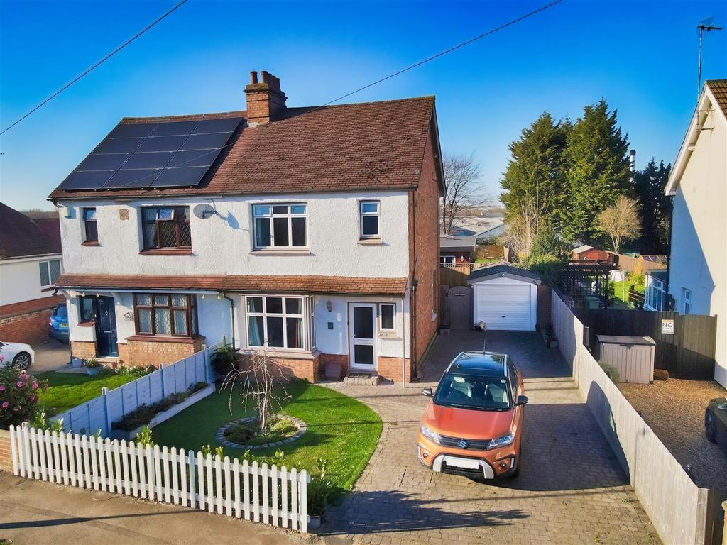 Staple Hall Road, Bletchley, Milton Keynes 4 bed semidetached house