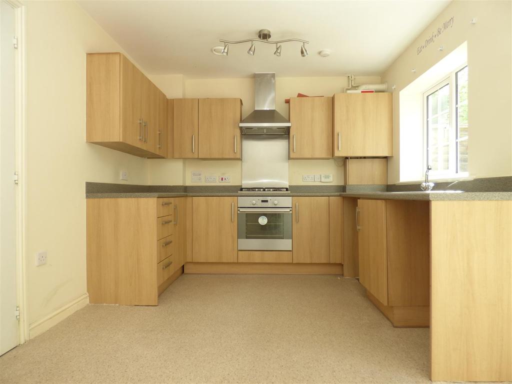 Enbrook Valley, Folkestone 3 bed townhouse £1,250 pcm (£288 pw)