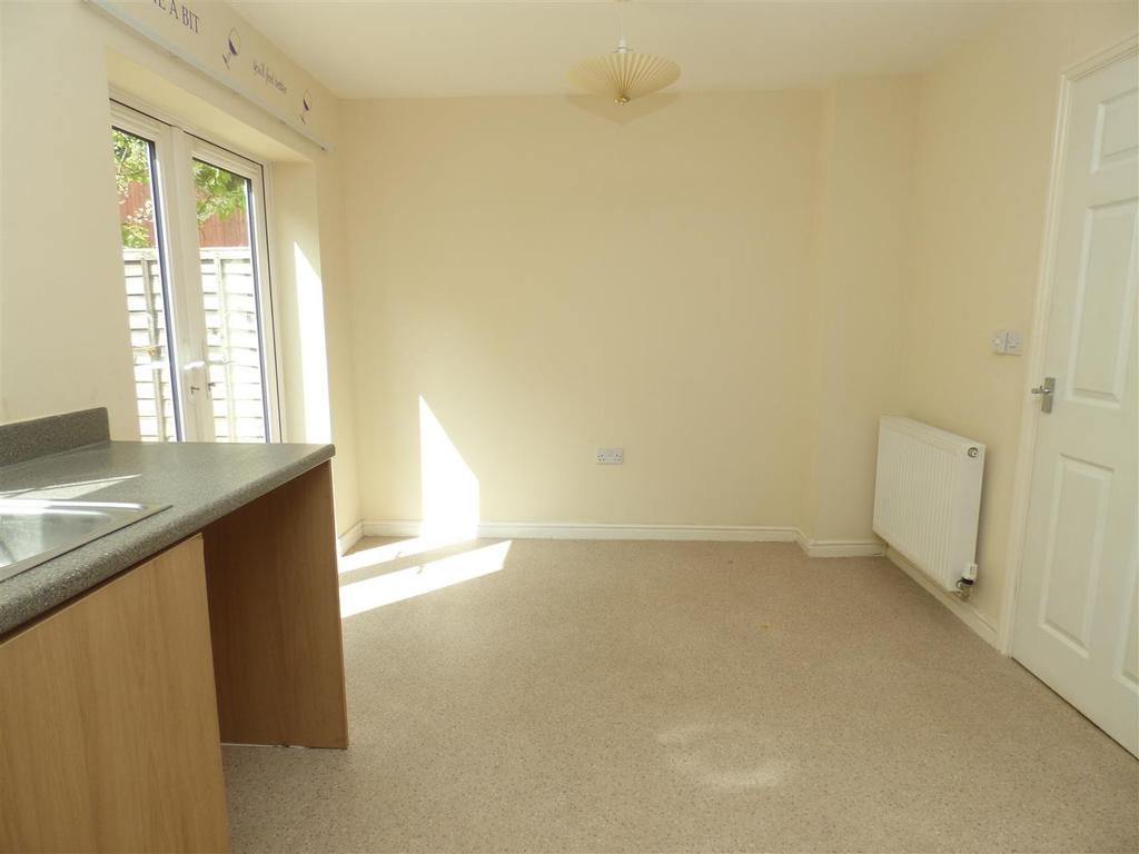 Enbrook Valley, Folkestone 3 bed townhouse £1,250 pcm (£288 pw)