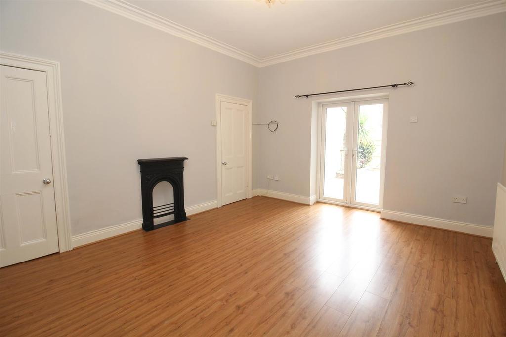 Linskill Terrace, North Shields 4 bed terraced house £1,200 pcm (£277 pw)