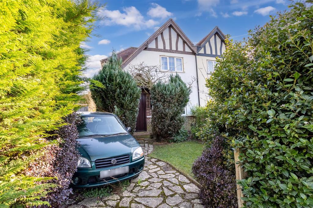 Warren Rd, Banstead 2 bed semidetached house £500,000