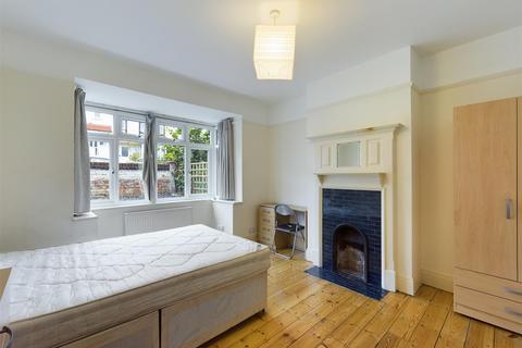 4 bedroom terraced house to rent - Barnett Road Brighton