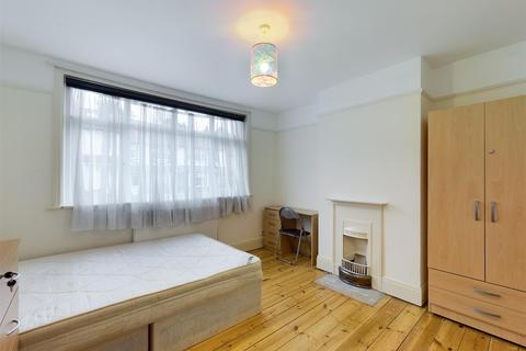 4 bedroom terraced house to rent - Barnett Road Brighton