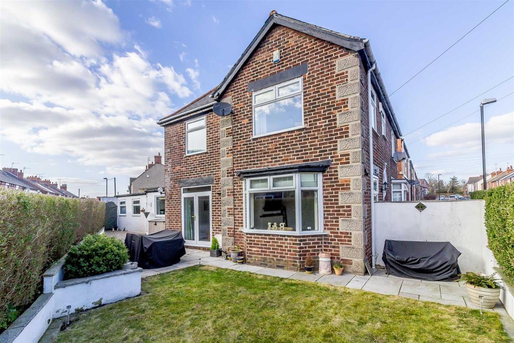 Heaton Street, Brampton, Chesterfield 3 bed semidetached house £245,000
