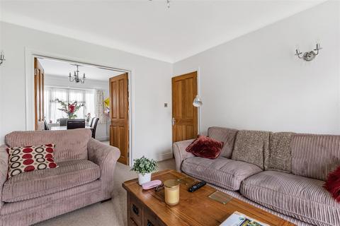 1 Edenfield Gardens, Worcester Park, KT4 7DT