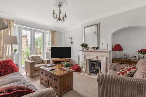 1 Edenfield Gardens, Worcester Park, KT4 7DT