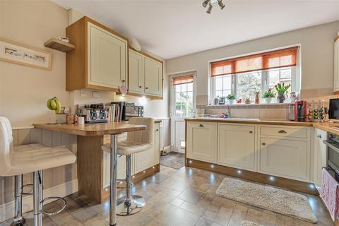 1 Edenfield Gardens, Worcester Park, KT4 7DT