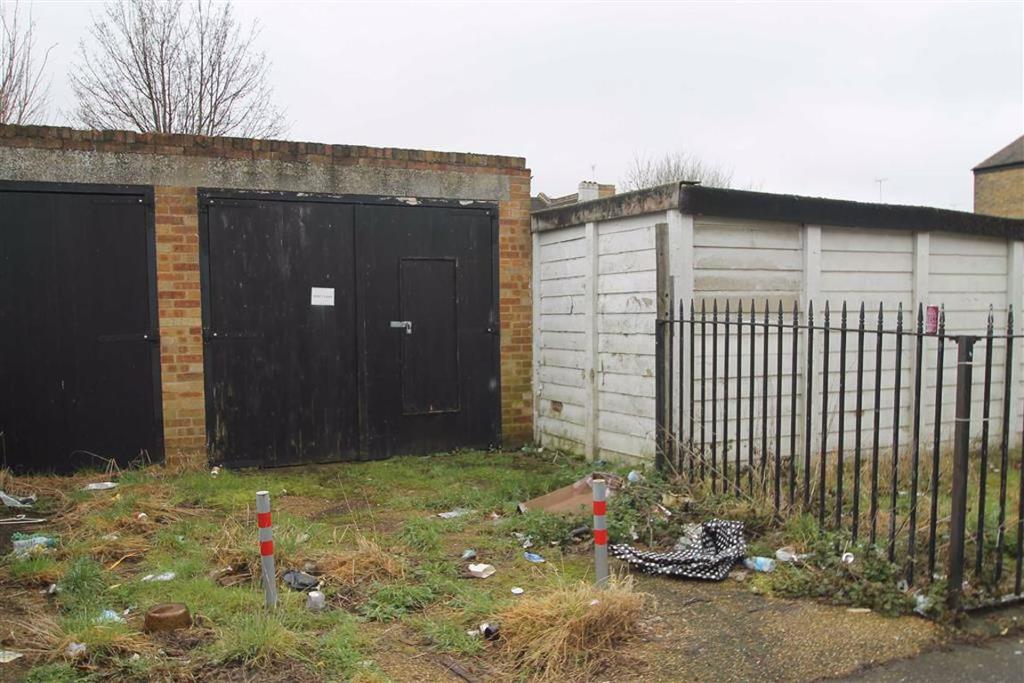 Maldon Road, Southend On Sea Garage £100 pcm (£23 pw)