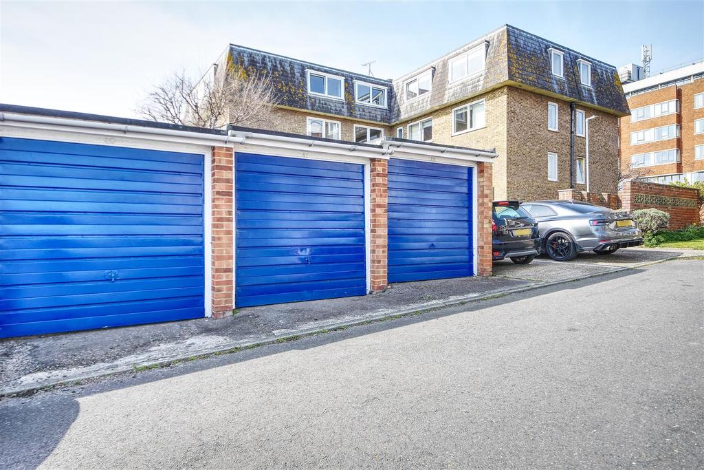 Harewood Close, BexhillOnSea Garage £25,000
