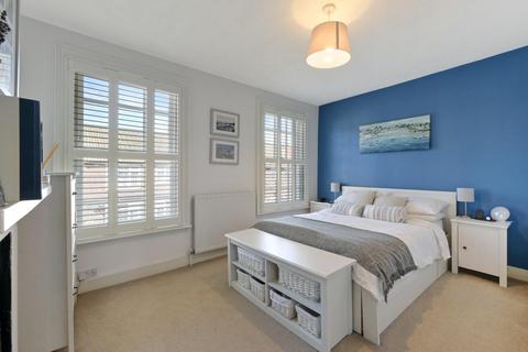 4 Longfellow Road, Worcester Park, KT4 8BB