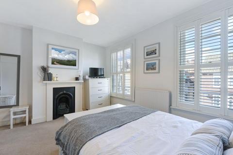 4 Longfellow Road, Worcester Park, KT4 8BB