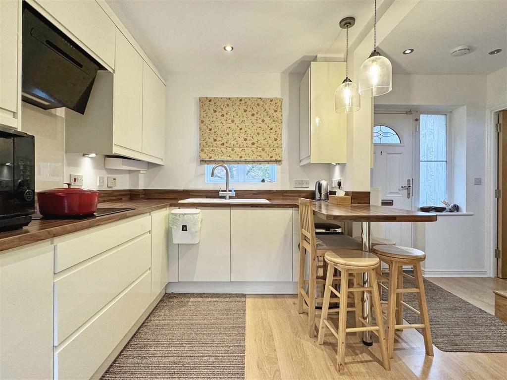 Kitchen d.jpg
