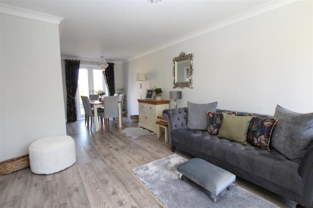 Stoke Heights, Fair Oak, Eastleigh 3 bed semidetached house £350,000